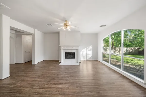 $2,195 | 87 North Delta Mill Circle, The Woodlands, TX 77385