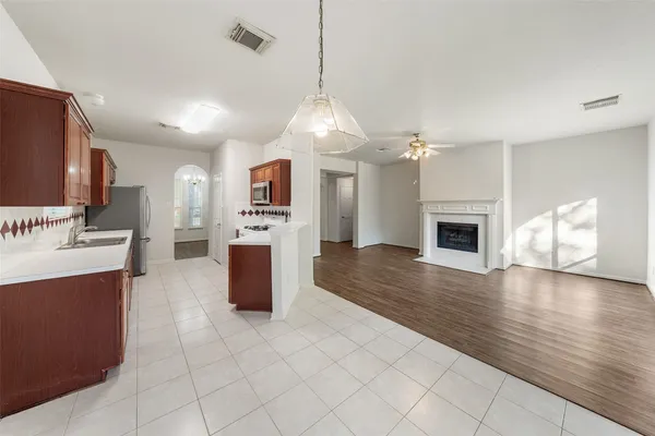 $2,195 | 87 North Delta Mill Circle, The Woodlands, TX 77385