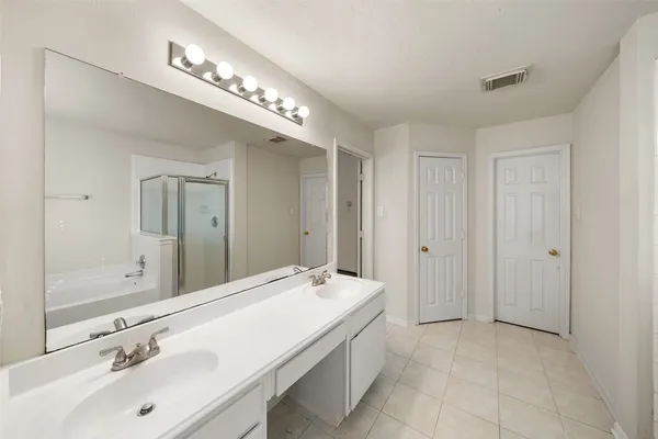 $2,195 | 87 North Delta Mill Circle, The Woodlands, TX 77385