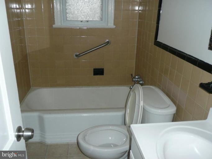 2304 Amherst Road Hyattsville, MD 20783 - Photo 8 of 10 Bath #1