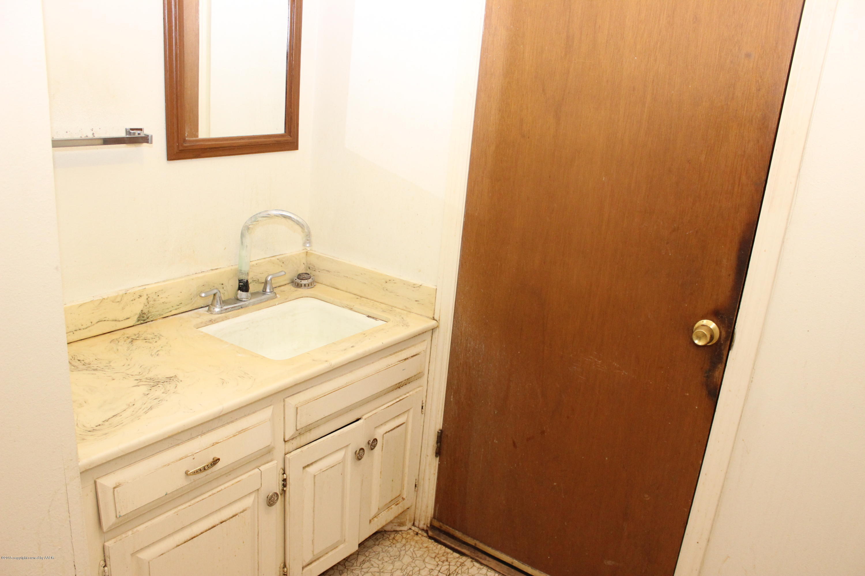 11320 Indian Hill Road Amarillo, TX 79124 - Photo 9 of 24 Utility - Laundry Sink