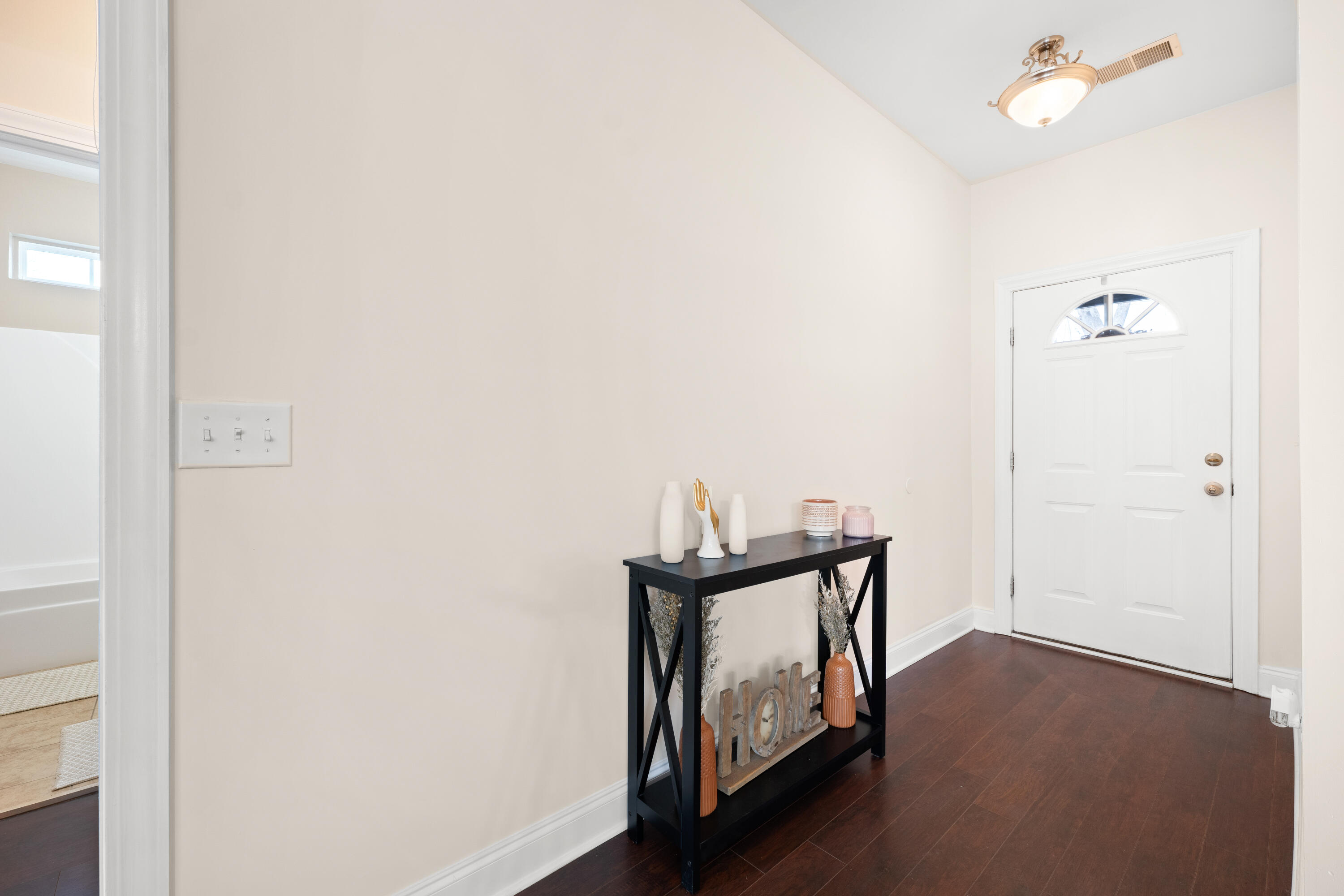 5037 Govan Road Hollywood, SC 29449 - Photo 4 of 27 foyer