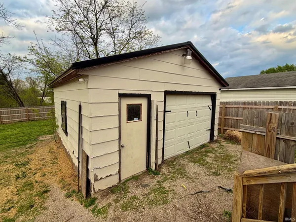 $182,500 | 1405 Breckenridge Road, Bedford, IN 47421