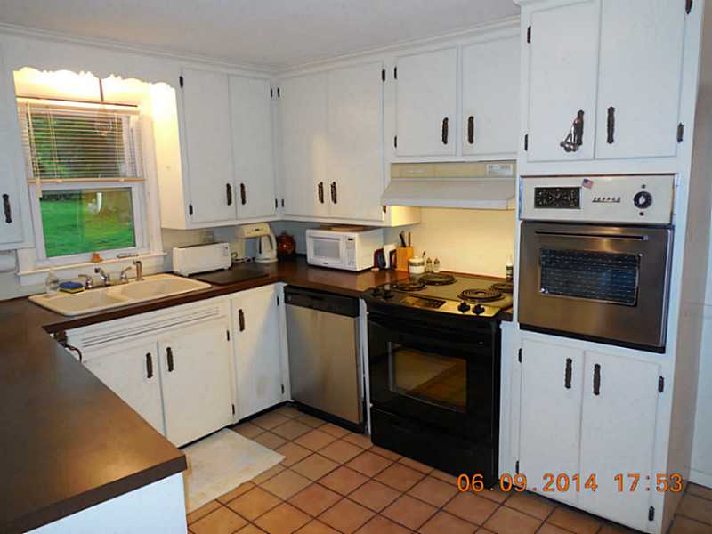 31 Baldwin Road Warwick, RI 02886 - Photo 11 of 25 Kitchen. Kitchen with good counter space. New dishwasher installed in October 2013.