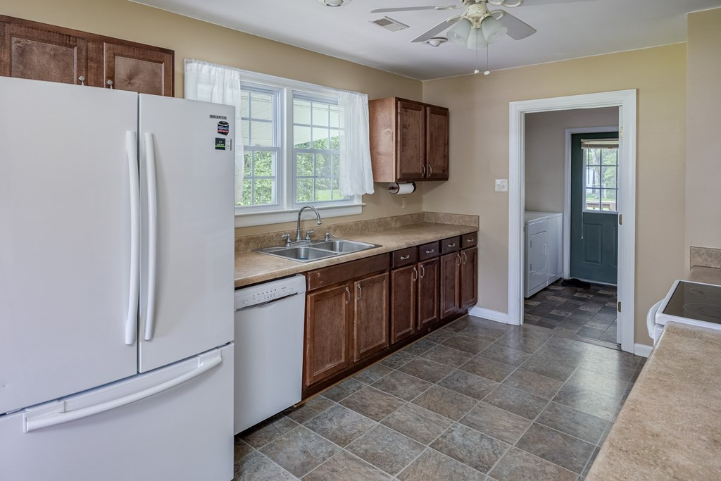 566 Clifton Road Sumter, SC 29153 - Photo 12 of 30 Gallery Image 12