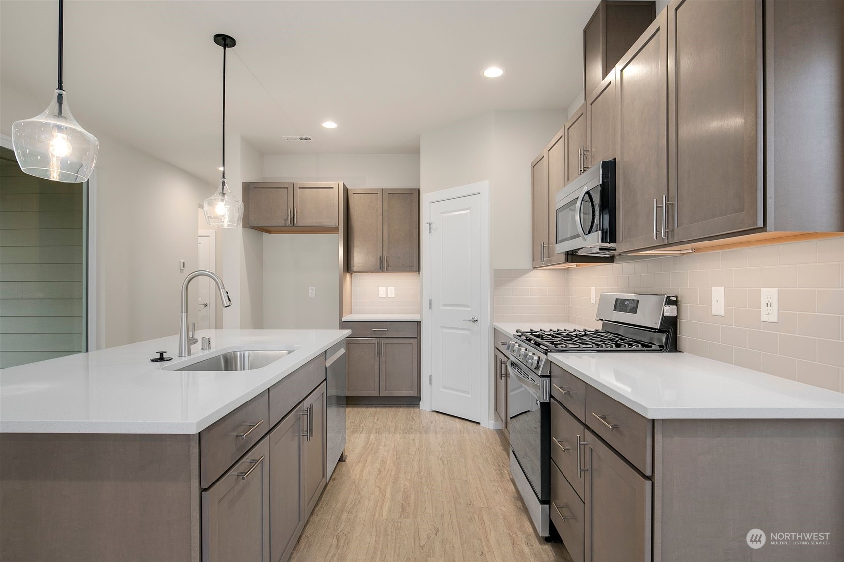 10040 4th Lane Southwest, Unit 88 Seattle, WA 98146 - Photo 9 of 33 Gallery Image 9