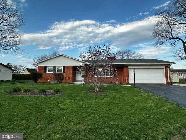 $359,900 | 112 Kenmar Drive, Palmyra, PA 17078