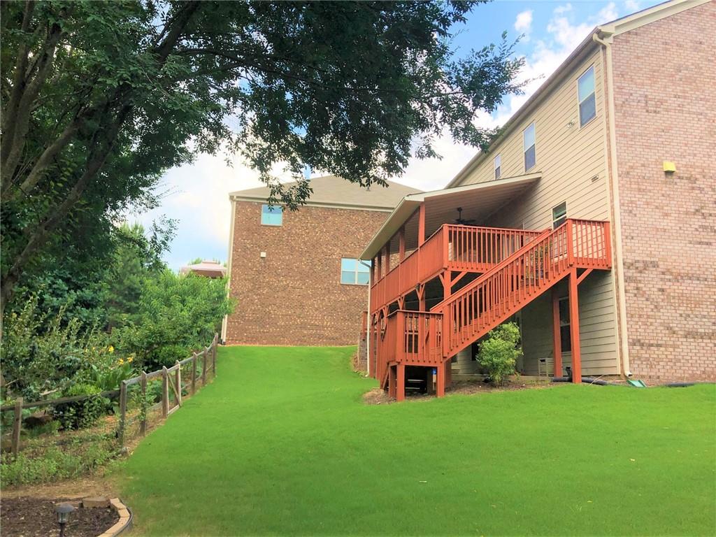 550 Nichols View Way Suwanee, GA 30024 - Photo 3 of 26