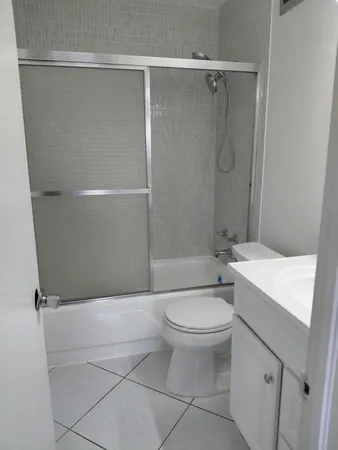 $1,950 | 5300 Washington Street, Unit D301, Hollywood, FL 33021