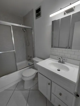 $1,950 | 5300 Washington Street, Unit D301, Hollywood, FL 33021