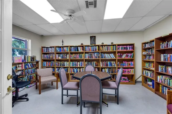 $1,950 | 5300 Washington Street, Unit D301, Hollywood, FL 33021