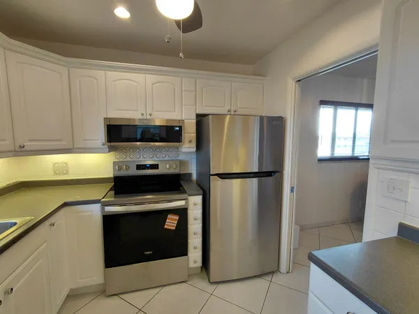 $1,950 | 5300 Washington Street, Unit D301, Hollywood, FL 33021