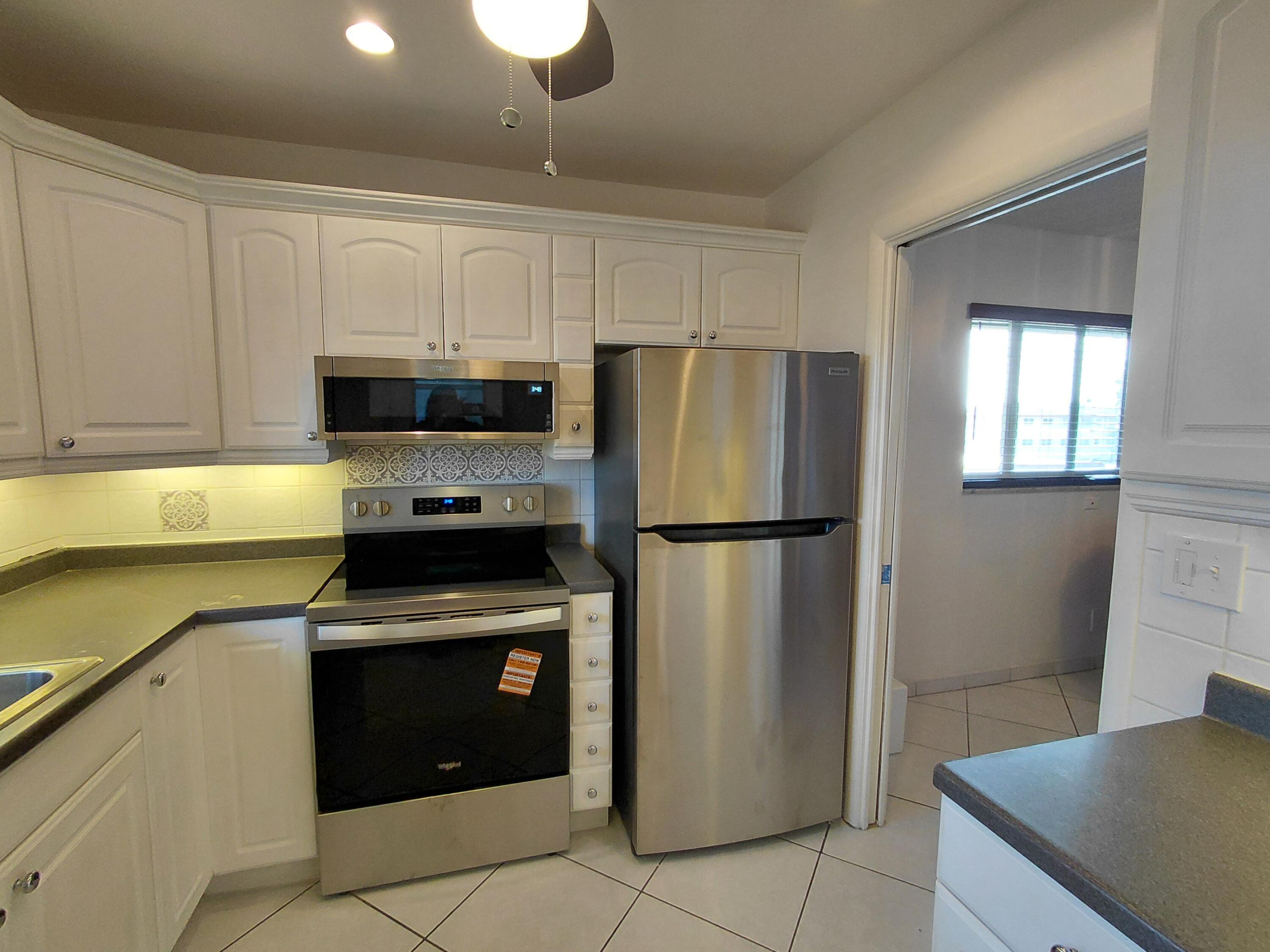 5300 Washington Street, Unit D301 Hollywood, FL 33021 - Photo 3 of 36 20260327_154909