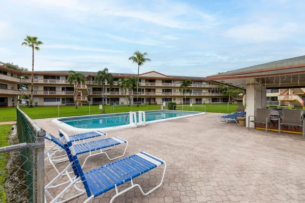 $1,950 | 5300 Washington Street, Unit D301, Hollywood, FL 33021