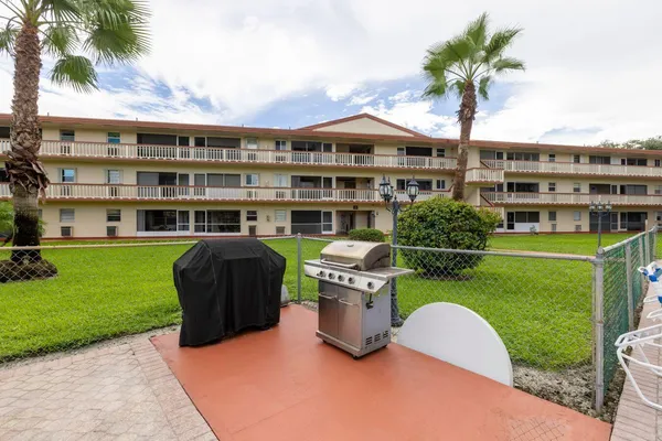 $1,950 | 5300 Washington Street, Unit D301, Hollywood, FL 33021