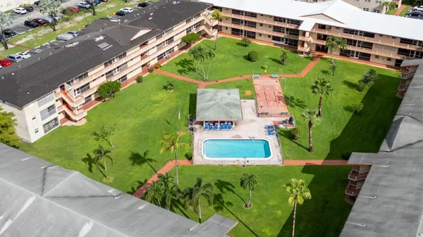 $1,950 | 5300 Washington Street, Unit D301, Hollywood, FL 33021