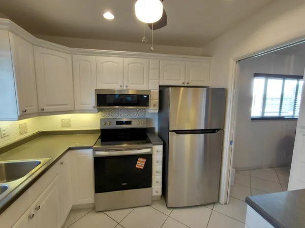 $1,950 | 5300 Washington Street, Unit D301, Hollywood, FL 33021