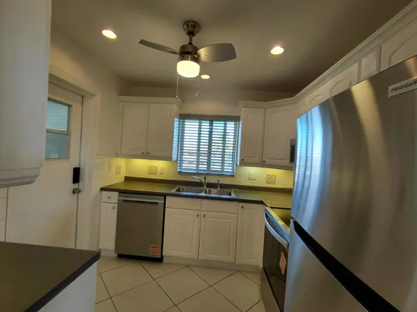 $1,950 | 5300 Washington Street, Unit D301, Hollywood, FL 33021