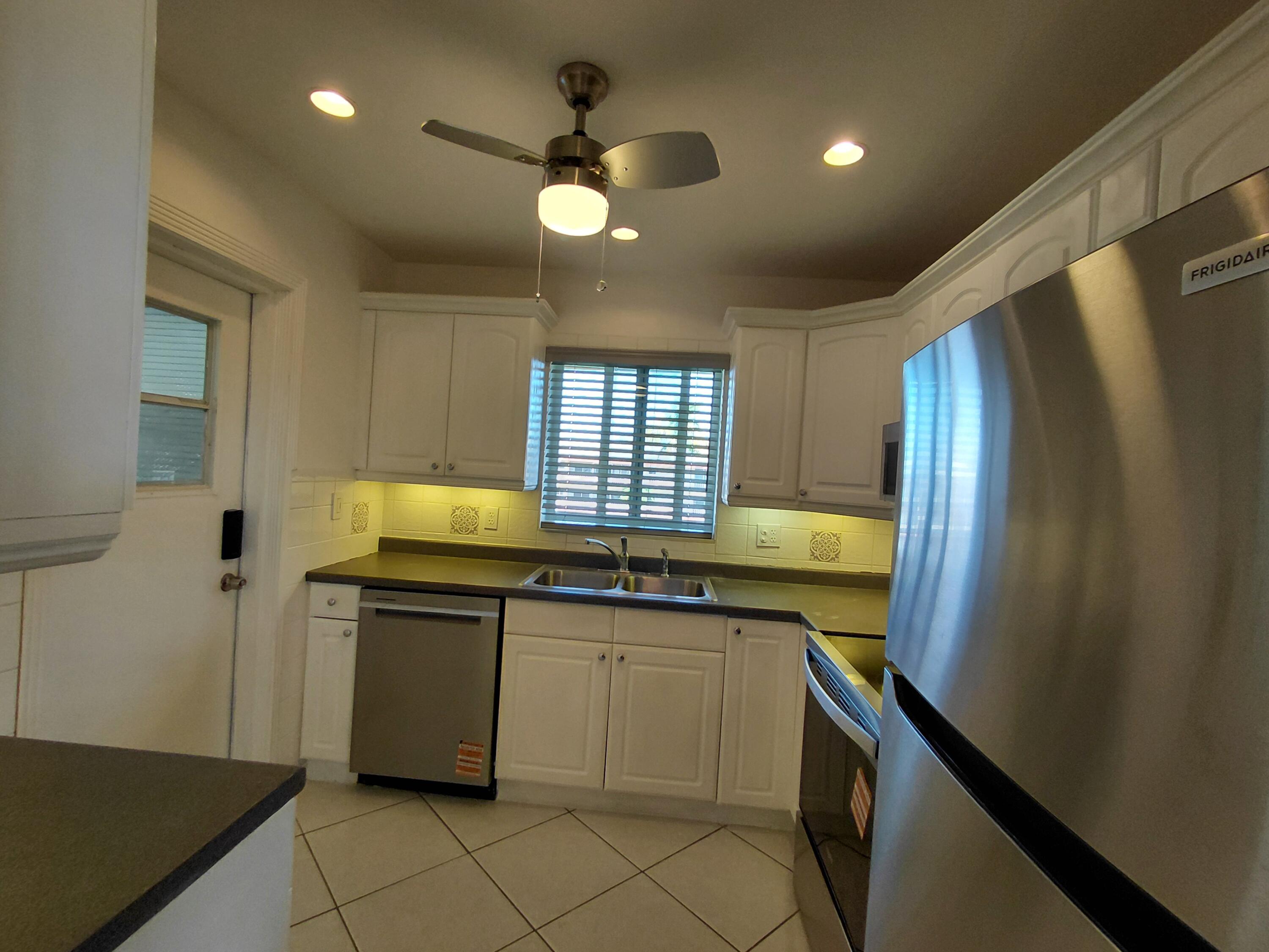 5300 Washington Street, Unit D301 Hollywood, FL 33021 - Photo 10 of 36 20260327_154918