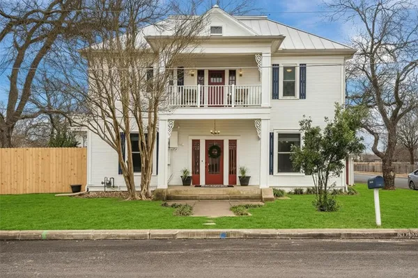 $875,000 | 601 Bell Street, Fredericksburg, TX 78624