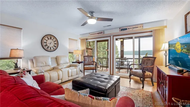 $250,000 | 6005 Baydy Peak Road, Unit 902, Osage Beach, MO 65065