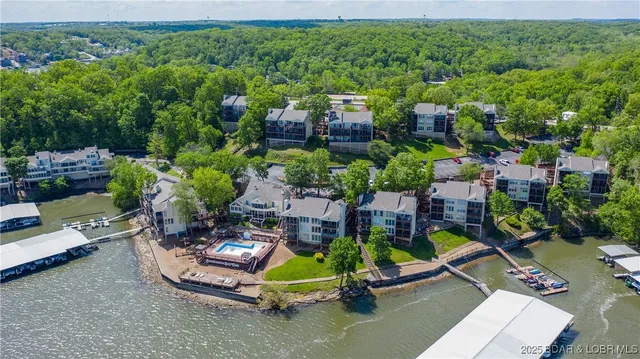 $250,000 | 6005 Baydy Peak Road, Unit 902, Osage Beach, MO 65065