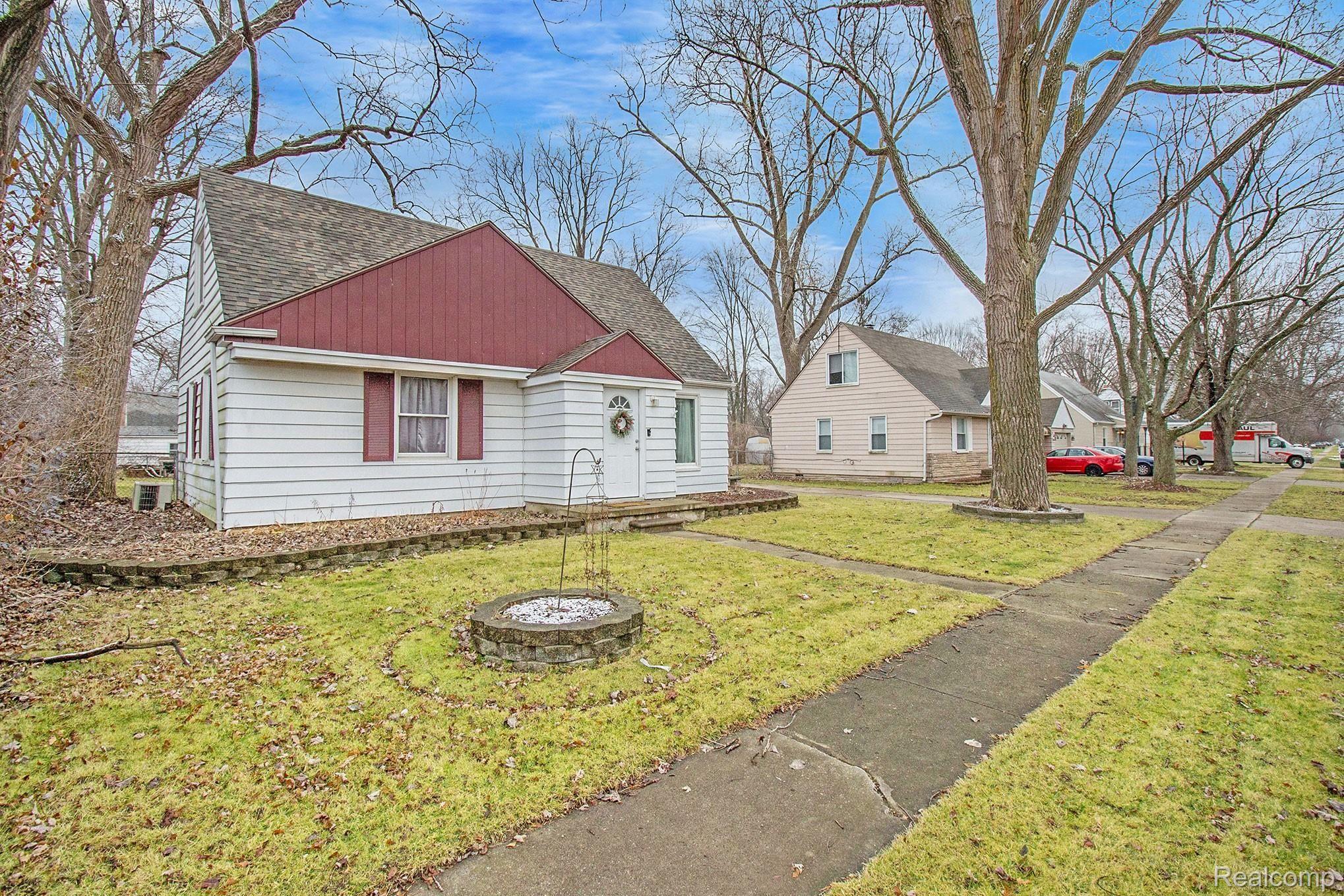 22160 Colgate Street Farmington, MI 48336 - Photo 1 of 25 IMG_7585.jpg