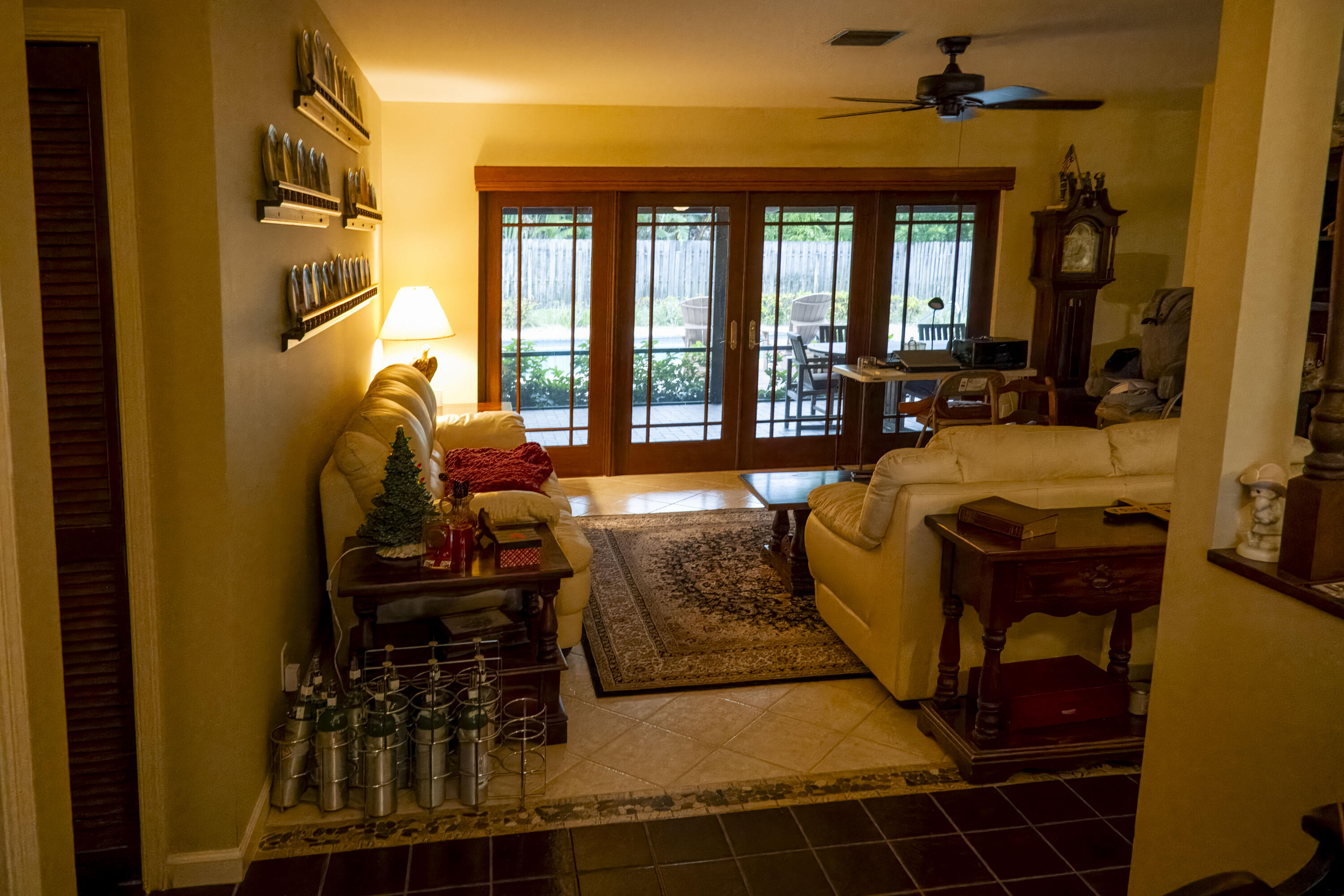 281 Northwest 10th Street Boca Raton, FL 33432 - Photo 10 of 22 Living Room