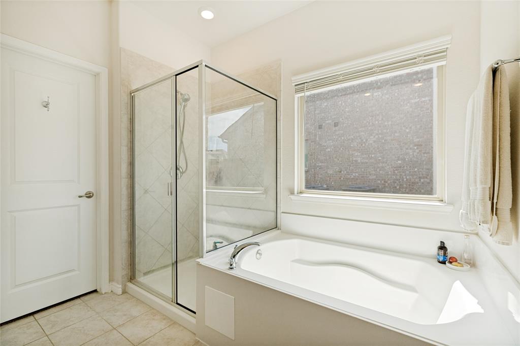 623 Stars Drive Anna, TX 75409 - Photo 17 of 26 Separate shower and tub.