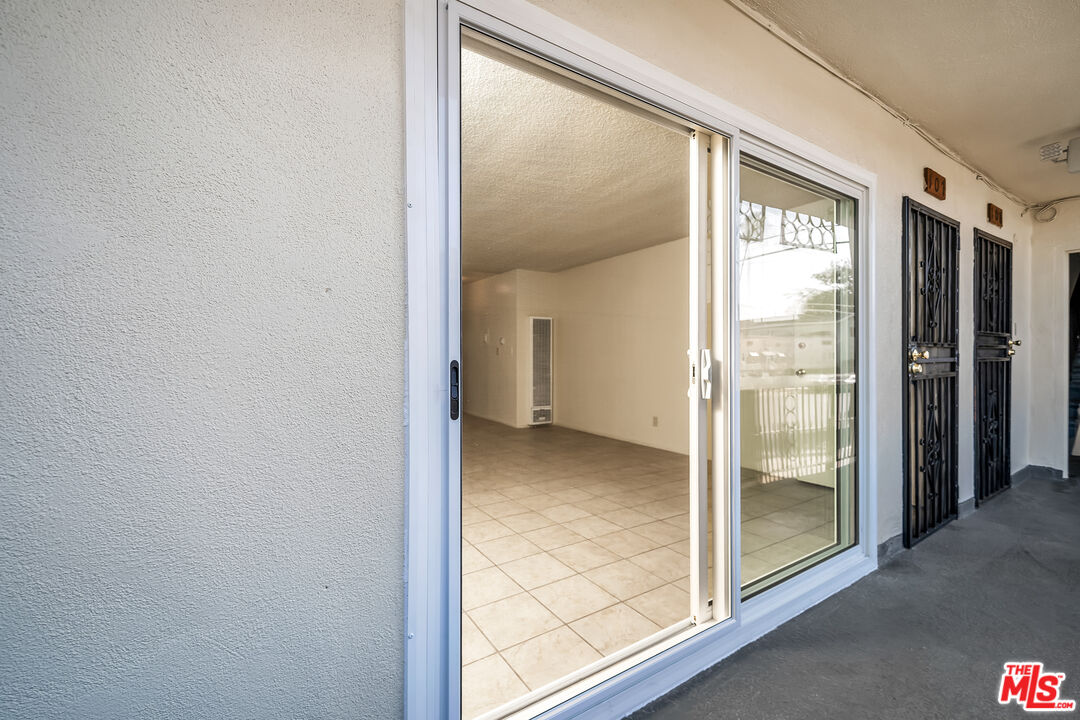 4956 Romaine Street Los Angeles, CA 90029 - Photo 11 of 25 a view of an empty room and window