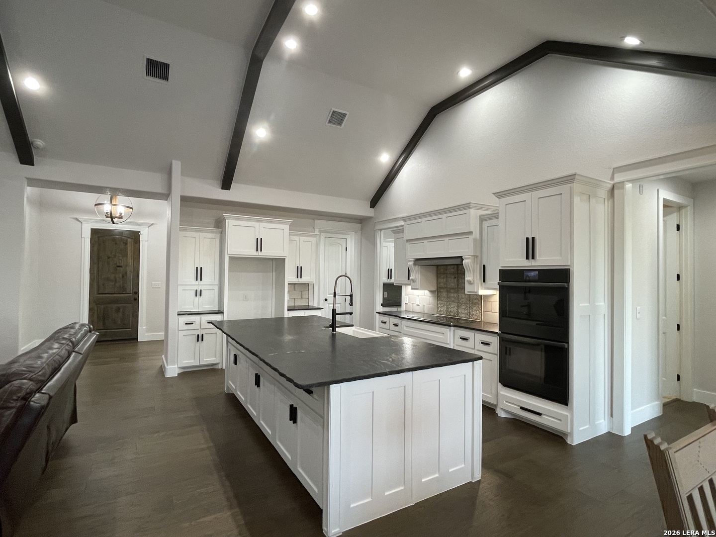 18 Valley View Uvalde, TX 78801 - Photo 6 of 46 Gallery Image 6