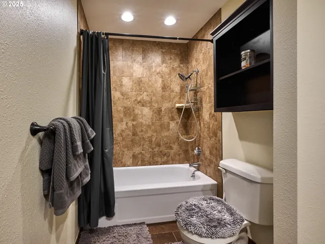 $519,000 | 28502 Highway 213, Molalla, OR 97038