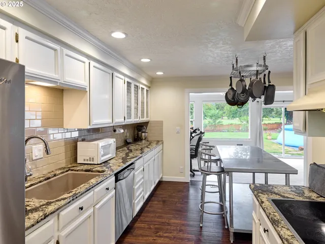 $519,000 | 28502 Highway 213, Molalla, OR 97038