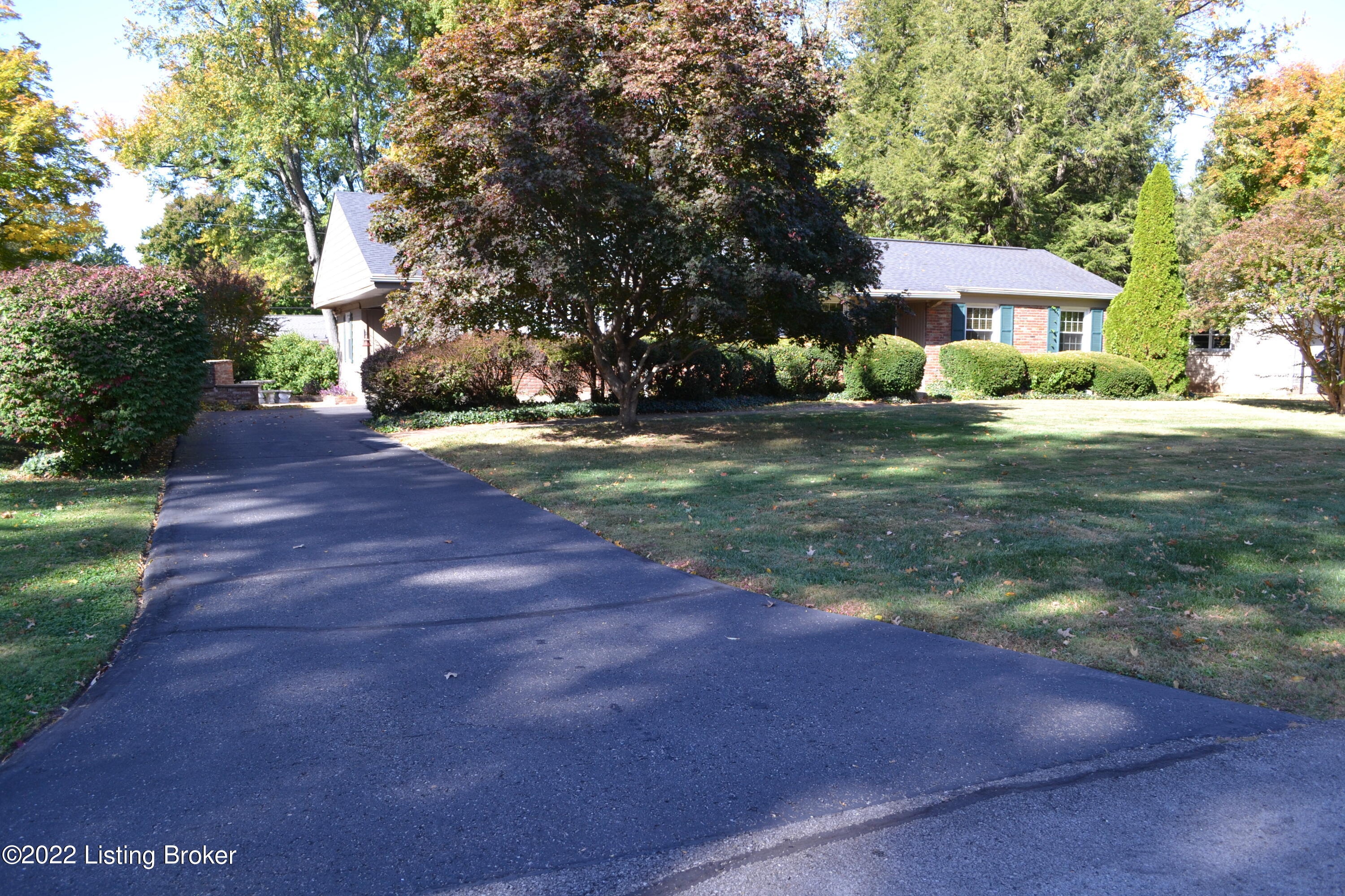 208 South Hampton Road Louisville, KY 40222 - Photo 3 of 59 DSC_0003