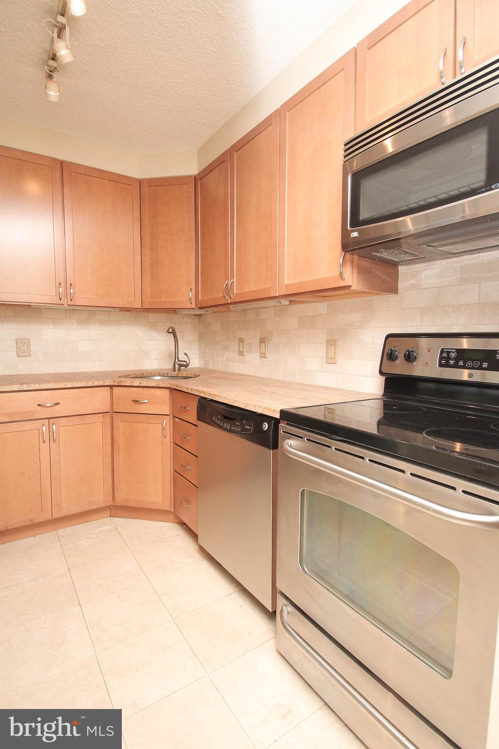 2201 Cherry Street, Unit 801 Philadelphia, PA 19103 - Photo 13 of 33