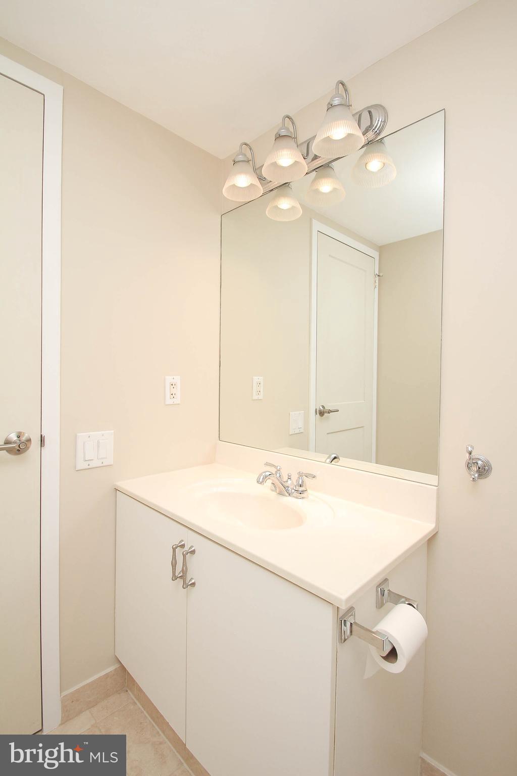 2201 Cherry Street, Unit 801 Philadelphia, PA 19103 - Photo 18 of 33