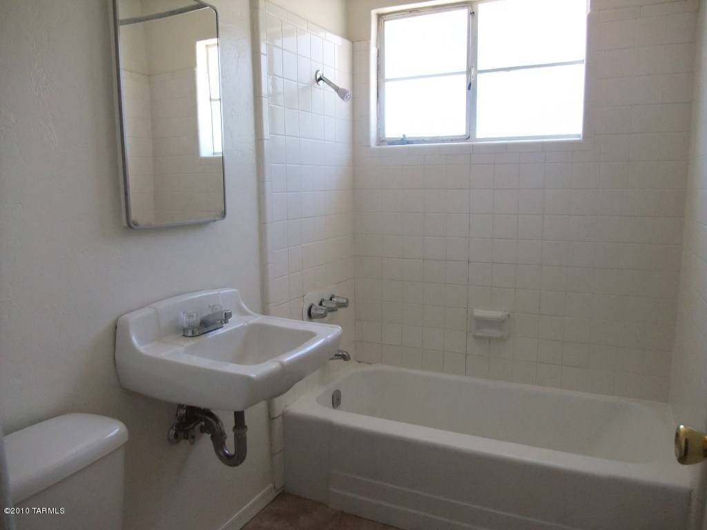 807 North Swan Road Tucson, AZ 85711 - Photo 4 of 4