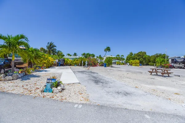 $259,000 | 701 Spanish Main Drive, Unit 69, Cudjoe, FL 33042
