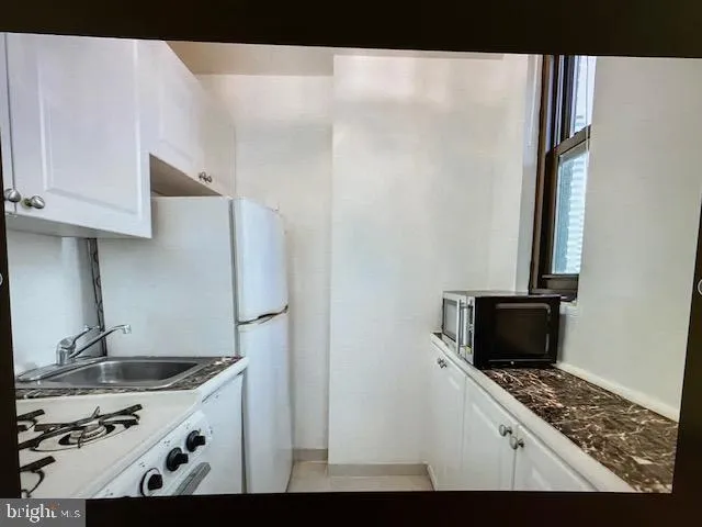 $1,800 | 1021 Arlington Boulevard, Unit 811, Arlington, VA 22209