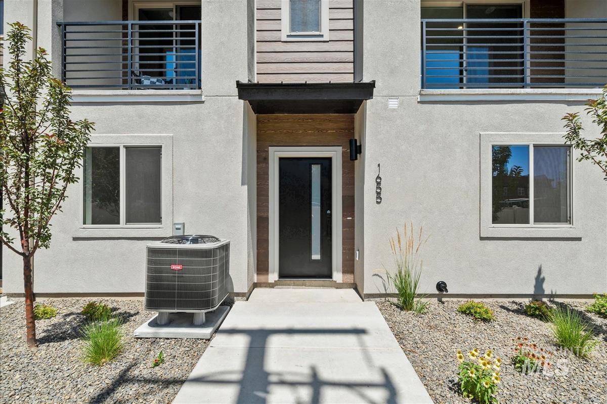 1705 South Rock View Lane Boise, ID 83705 - Photo 3 of 35