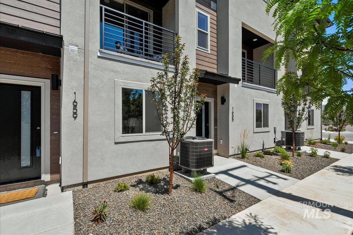 1705 South Rock View Lane Boise, ID 83705 - Photo 4 of 35