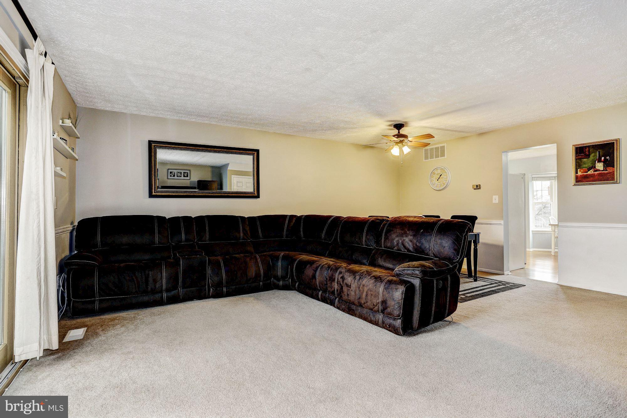 3 Perryoak Place Baltimore, MD 21236 - Photo 7 of 23 Living Room