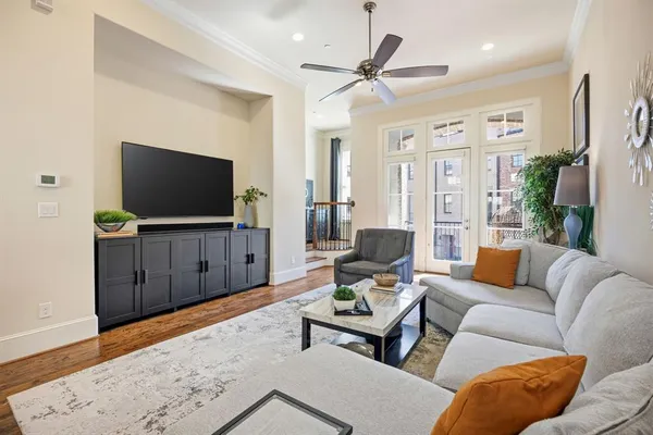 a view of livingroom with furniture and windows