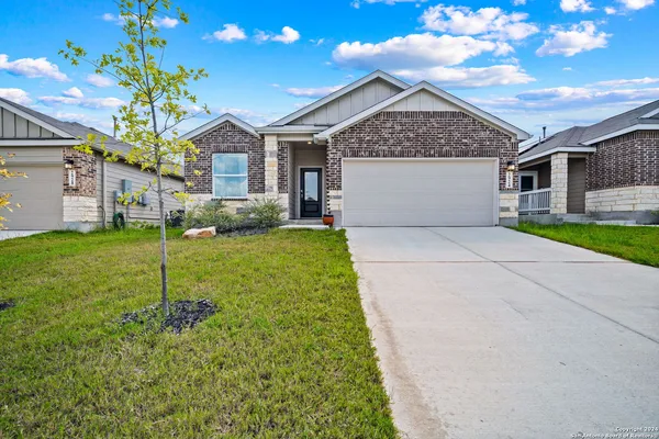 $1,950 | 2924 Whinchat, New Braunfels, TX 78130