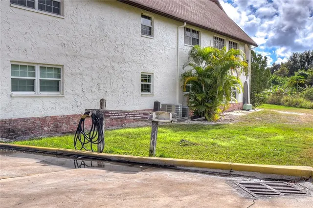 $1,800 | 230 North Bayshore Boulevard, Unit 106, Clearwater, FL 33759