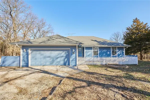 $425,000 | 3253 Concord Church Road, Bates City, MO 64011