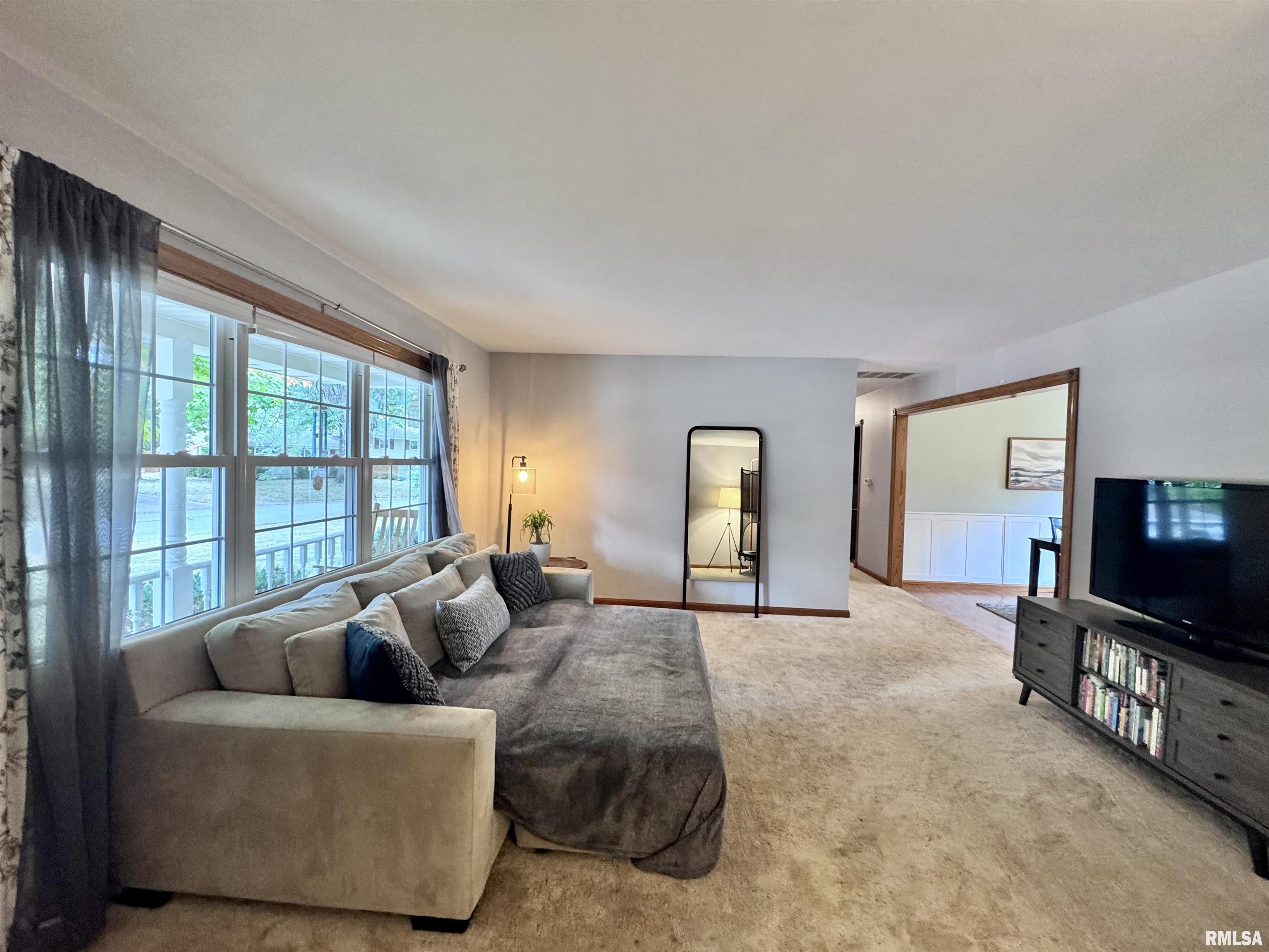 158 Penny Lane Macomb, IL 61455 - Photo 2 of 28