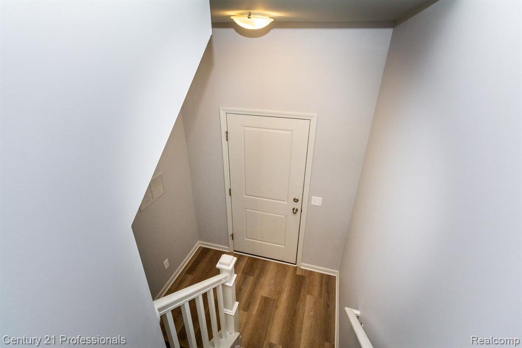4931 Treeside Lane Troy, MI 48098 - Photo 5 of 32