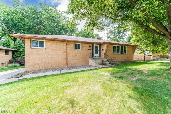 $394,000 | 6473 Tanglewood Lane, Seven Hills, OH 44131