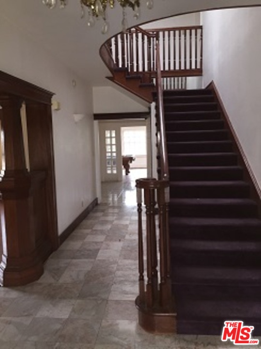 1809 Virginia Road Los Angeles, CA 90019 - Photo 2 of 34